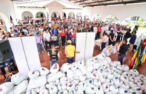 Con una inversión de más de $3.400 millones, Gobierno del Cambio entregó 2 plazas de mercado para el desarrollo en económico en el Huila