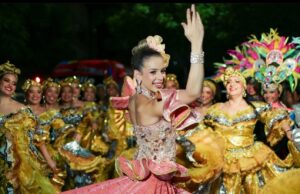 Reina del Carnaval de visita Dallas liderando la iniciativa CarnavalBaq por el Mundo