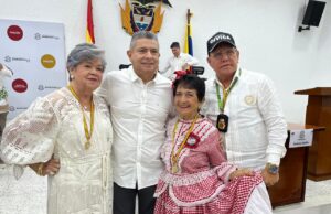 Juan José Vergara condecora con la medalla Barrancas de San Nicolás a quienes han enaltecido el nombre de Barranquilla por sus grandes logros y contribuciones