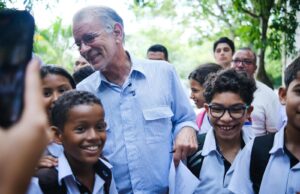 Gobernador Verano le apuesta a la educación inclusiva: entrega dotación a 65 estudiantes con discapacidad visual