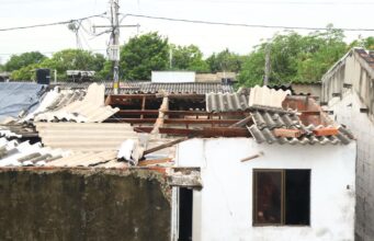 Gobernador Eduardo Verano lidera atención a emergencia por vendaval en Soledad