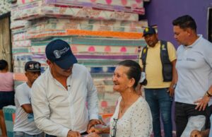 Alcaldía de Soledad entrega ayudas humanitarias a familias afectadas por las lluvias
