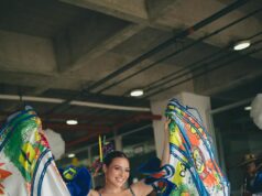 Con crayones, niños de CDI crearon el vestuario que luce la reina del Carnaval 2026, Michelle Char, para celebrar a los más pequeños