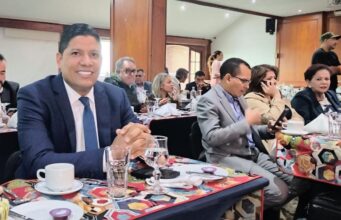 ¡La unión hace la fuerza y el futuro se construye juntos! 🇨🇴