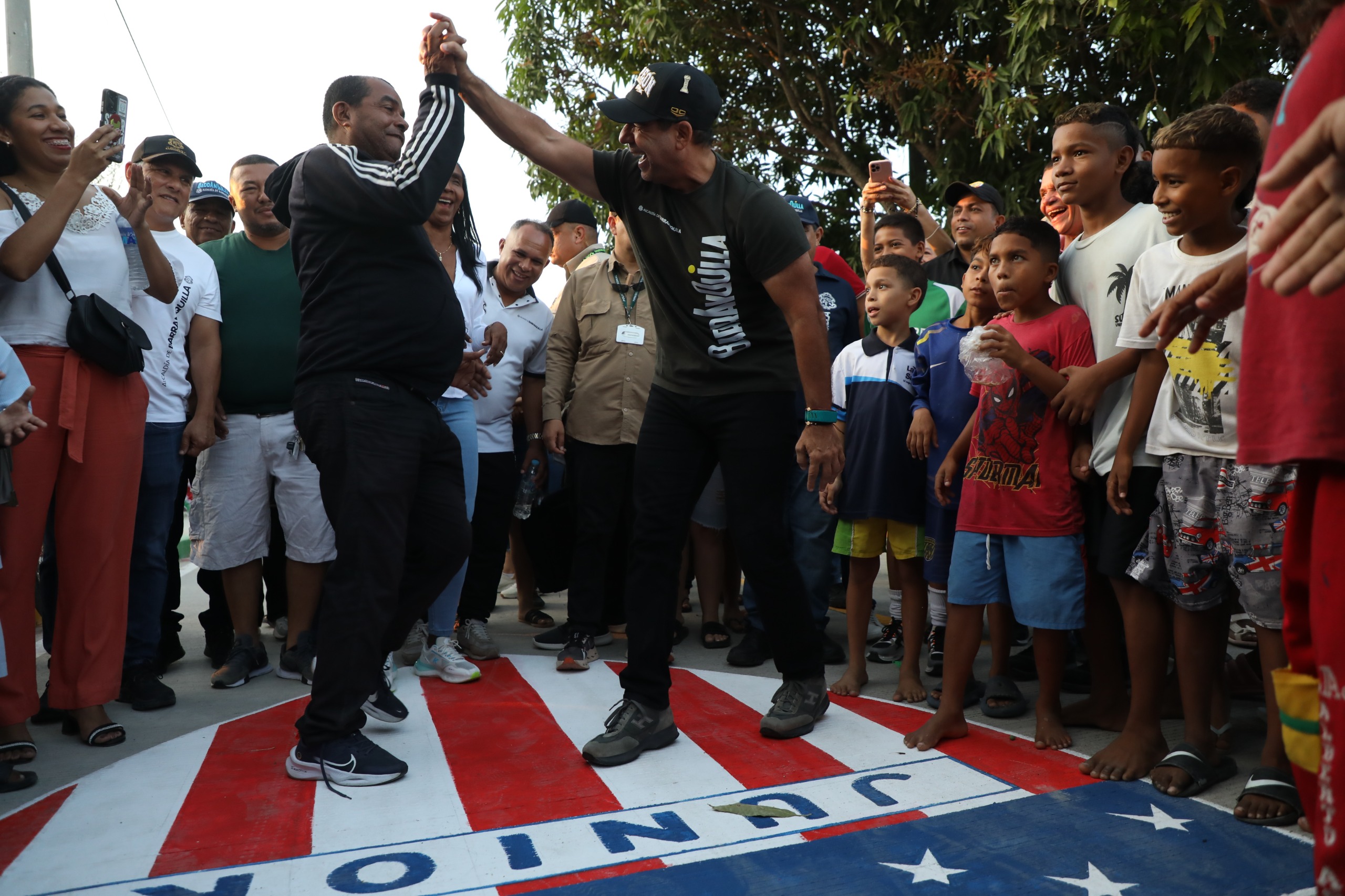 Alcalde Char entrega vía en Malvinas (3)