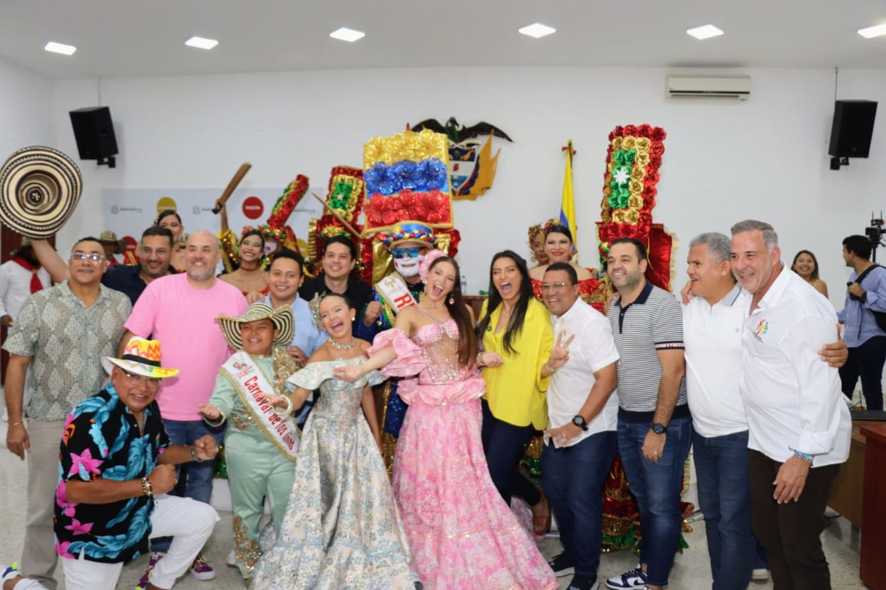 El Concejo Distrital recibe a Carnaval S.AS. y a su Monarquía 2026 encabezada por la Reina Michelle Char Fernández