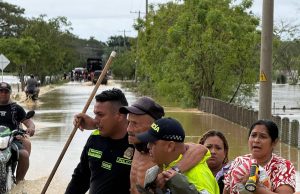 Policía brinda apoyo a familias afectadas por fuertes Lluvias