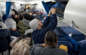 Canciller Rosa Yolanda Villavicencio recibe a 110 colombianos retornados en vuelo humanitario proveniente de Estados Unidos