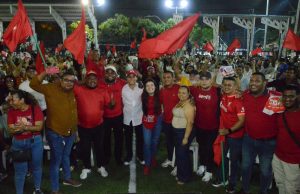 Soledad cierra jornada con reunión multitudinaria en respaldo a L101 y L12