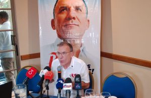Agradezco a la policía nacional que me ha informado de una advertencia de asesinato en mi contra