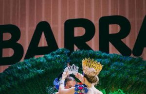 Con ‘Raíz Viva’, Michelle Char Fernández recibió su corona como Reina del Carnaval de Barranquilla 2026