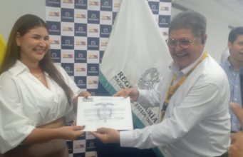 Andrea Vargas recibe credencial y reafirma su compromiso de trabajar por el Atlántico sin divisiones