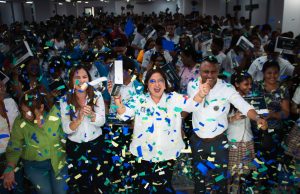 Soledad le apuesta a la transformación educativa con la entrega de tablets y becas universitarias