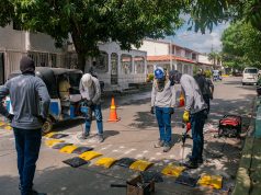 Alcaldía de Soledad refuerza la seguridad vial con instalación de reductores de velocidad en zonas escolares