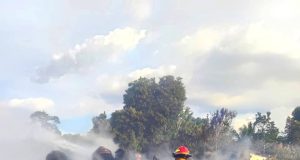 Bomberos controlan emergencia en El Piñal tras trágico accidente de tractocamión cargado con gasolina