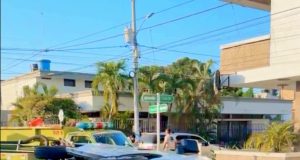 Fuerte choque entre camioneta y buseta deja varios lesionados en Corozal