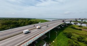 Colombia acelera la transición energética: GobiernoNacional lanza el primer corredor de carga eléctricadel país