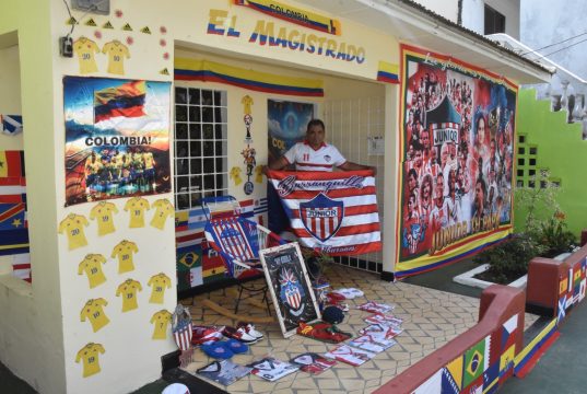 San Felipe se viste de rojo y blanco para exaltar los 102 años del Junior y la pasión mundialista