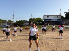 Más de 90 niños en Sabanalarga le ganan el partido al peligro. Comunidad y Policía reviven cancha abandonada en Villa Elena