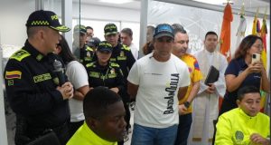 ¡Más herramientas para seguir dándole duro a los bandidos!: alcalde Char al entregar el Centro Local de Análisis Criminal a la Policía