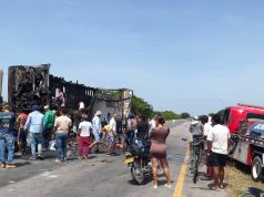 Tractocamión cargado con pollo fue consumido por un incendio en la vía Pueblo Nuevo – Bosconia