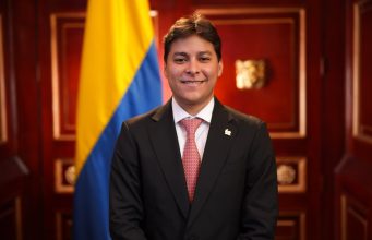 Camilo Torres inicia su labor en el Senado con una agenda enfocada en energía, regiones y desarrollo social